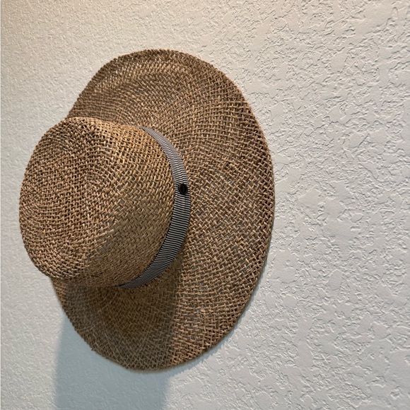 Roxy Brown Straw Hat with Black Band - Picture 1 of 2